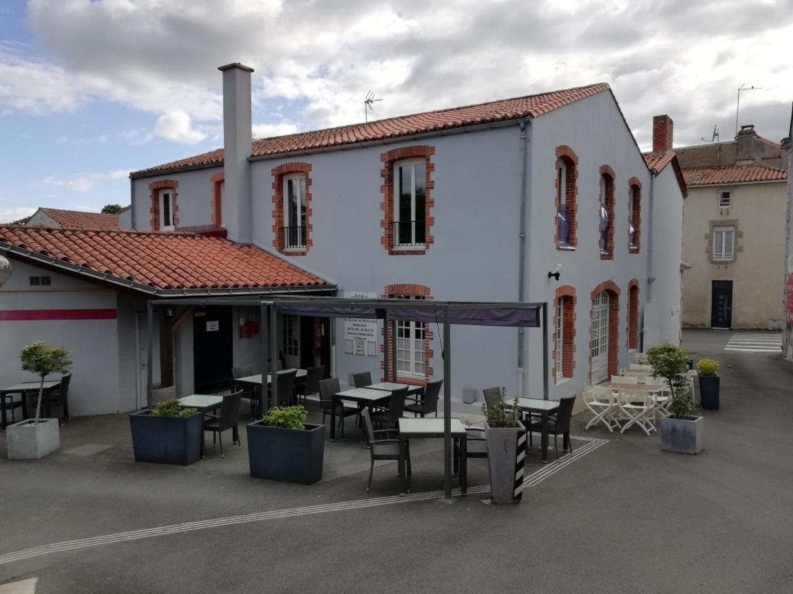 Hotel-Restaurant Les Colonnades Saint-Fulgent Eksteriør billede