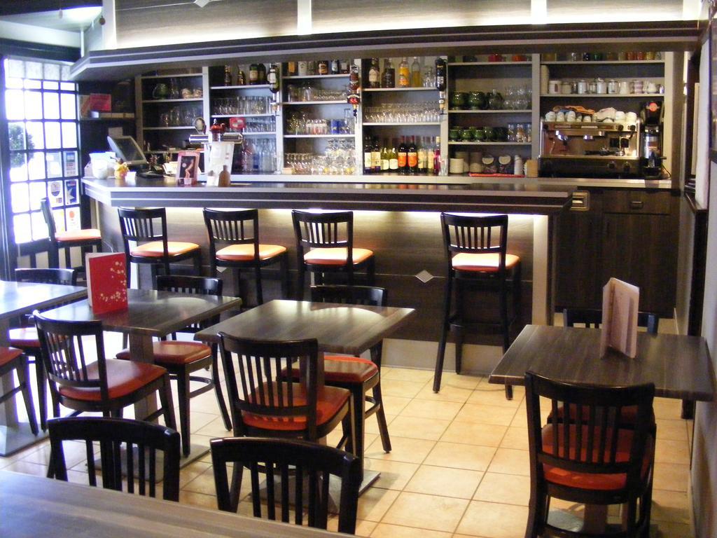 Hotel-Restaurant Les Colonnades Saint-Fulgent Eksteriør billede