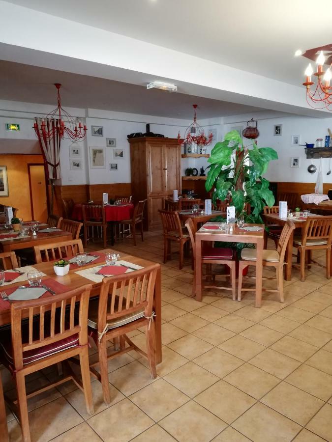 Hotel-Restaurant Les Colonnades Saint-Fulgent Eksteriør billede